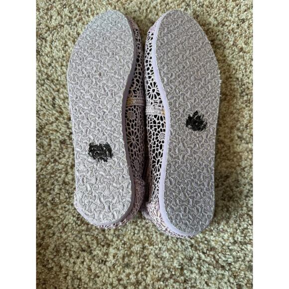 TOMS Women's Light Pink crochet espadrille slip on shoes, size 9 - Picture 9 of 10